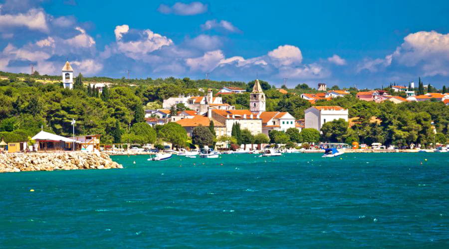 Nuestros servicios de alquiler de coches ofrecen una diversa selección de vehículos en Sveti Filip I Jakov.